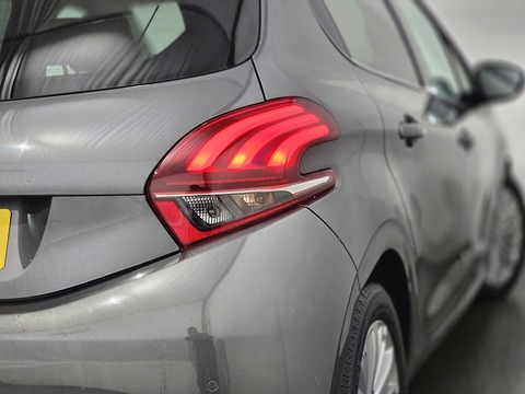 1.2 PureTech Signature Hatchback 5dr Petrol Manual Euro 6 (s/s) (82 ps)