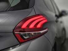 Peugeot 208 PureTech Signature 