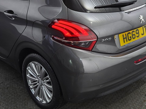 1.2 PureTech Signature Hatchback 5dr Petrol Manual Euro 6 (s/s) (82 ps)