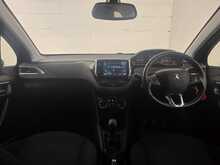 Peugeot 208 PureTech Signature 