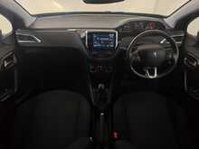 Peugeot 208 PureTech Signature 