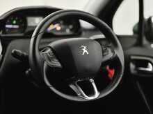 Peugeot 208 PureTech Signature 