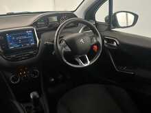 Peugeot 208 PureTech Signature 