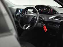 Peugeot 208 PureTech Signature 