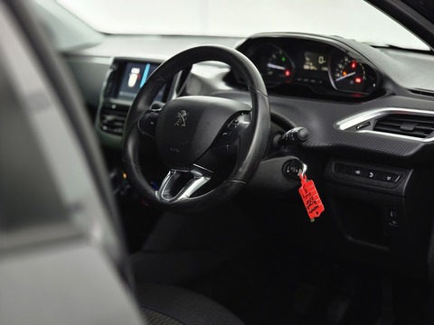 1.2 PureTech Signature Hatchback 5dr Petrol Manual Euro 6 (s/s) (82 ps)