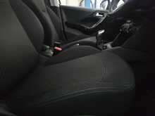 Peugeot 208 PureTech Signature 