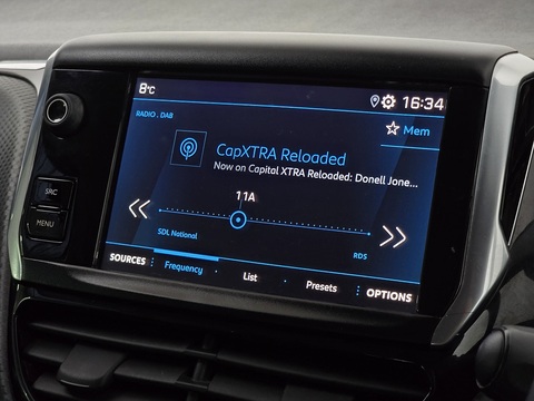 1.2 PureTech Signature Hatchback 5dr Petrol Manual Euro 6 (s/s) (82 ps)