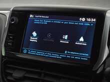 Peugeot 208 PureTech Signature 