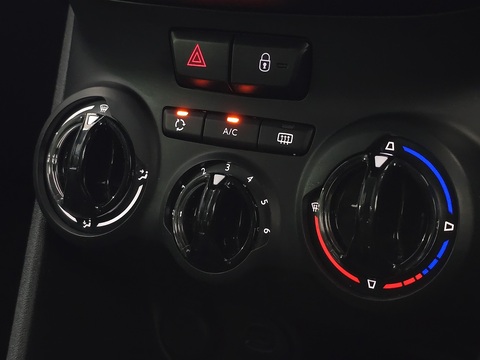 1.2 PureTech Signature Hatchback 5dr Petrol Manual Euro 6 (s/s) (82 ps)