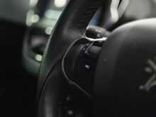 Peugeot 208 PureTech Signature 