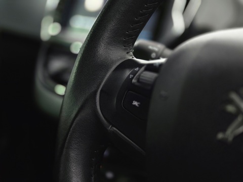 1.2 PureTech Signature Hatchback 5dr Petrol Manual Euro 6 (s/s) (82 ps)