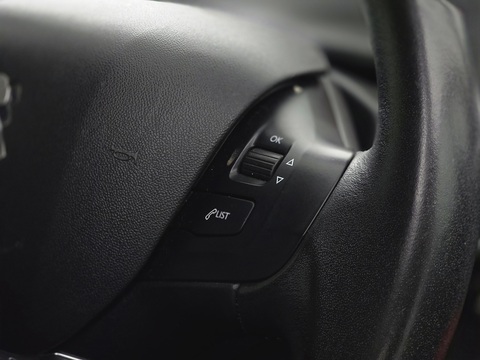 1.2 PureTech Signature Hatchback 5dr Petrol Manual Euro 6 (s/s) (82 ps)