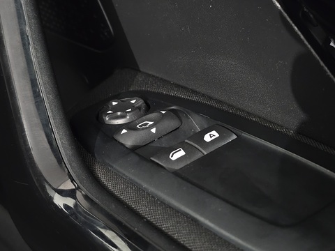 1.2 PureTech Signature Hatchback 5dr Petrol Manual Euro 6 (s/s) (82 ps)