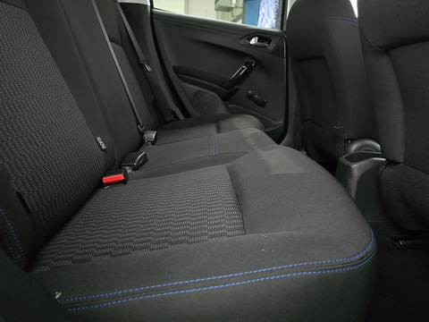 1.2 PureTech Signature Hatchback 5dr Petrol Manual Euro 6 (s/s) (82 ps)