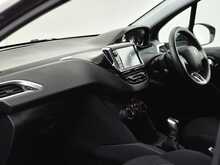 Peugeot 208 PureTech Signature 