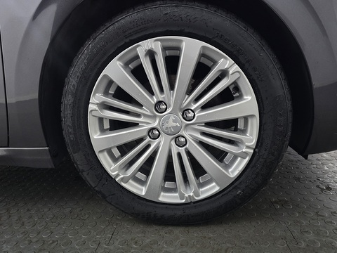 1.2 PureTech Signature Hatchback 5dr Petrol Manual Euro 6 (s/s) (82 ps)