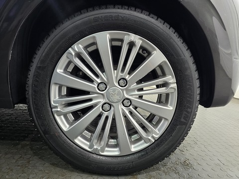 1.2 PureTech Signature Hatchback 5dr Petrol Manual Euro 6 (s/s) (82 ps)