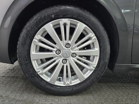 1.2 PureTech Signature Hatchback 5dr Petrol Manual Euro 6 (s/s) (82 ps)