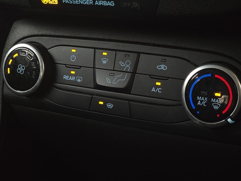 1.0T EcoBoost Zetec Hatchback 3dr Petrol Manual Euro 6 (s/s) (100 ps)