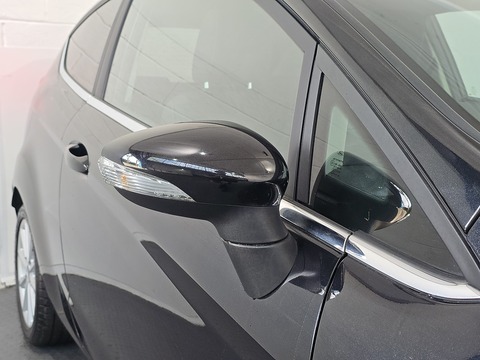 1.0T EcoBoost Titanium Hatchback 3dr Petrol Manual Euro 6 (s/s) (125 ps)