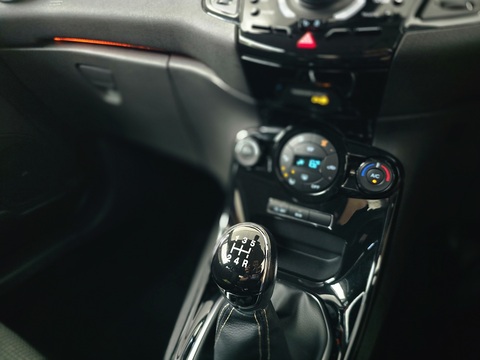 1.0T EcoBoost Titanium Hatchback 3dr Petrol Manual Euro 6 (s/s) (125 ps)