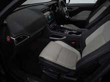 Jaguar F-PACE D180 R-Sport 