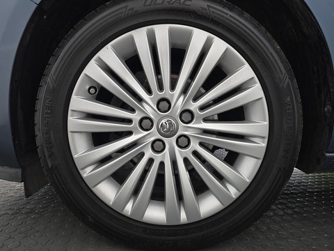 1.6i Excite Hatchback 5dr Petrol Manual Euro 6 (115 ps)