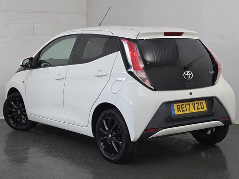 1.0 VVT-i x-style Hatchback 5dr Petrol x-shift Euro 6 (68 ps)