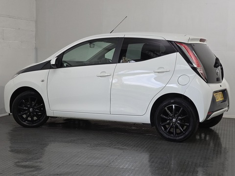 1.0 VVT-i x-style Hatchback 5dr Petrol x-shift Euro 6 (68 ps)