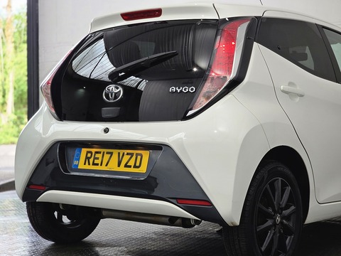 1.0 VVT-i x-style Hatchback 5dr Petrol x-shift Euro 6 (68 ps)