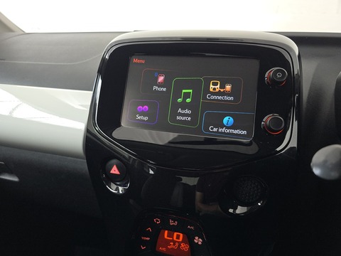 1.0 VVT-i x-style Hatchback 5dr Petrol x-shift Euro 6 (68 ps)