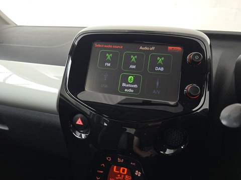 1.0 VVT-i x-style Hatchback 5dr Petrol x-shift Euro 6 (68 ps)