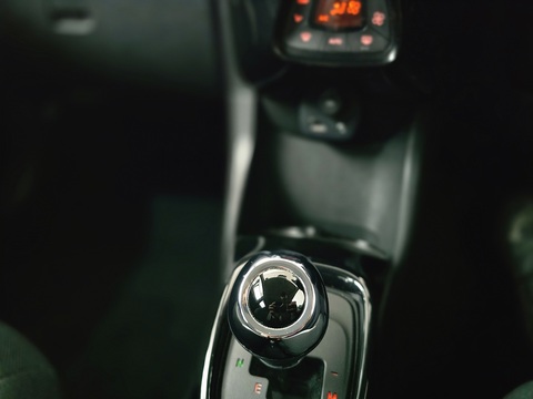 1.0 VVT-i x-style Hatchback 5dr Petrol x-shift Euro 6 (68 ps)