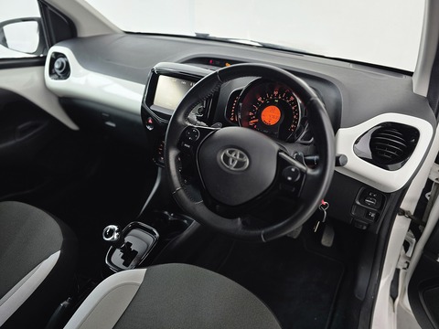 1.0 VVT-i x-style Hatchback 5dr Petrol x-shift Euro 6 (68 ps)