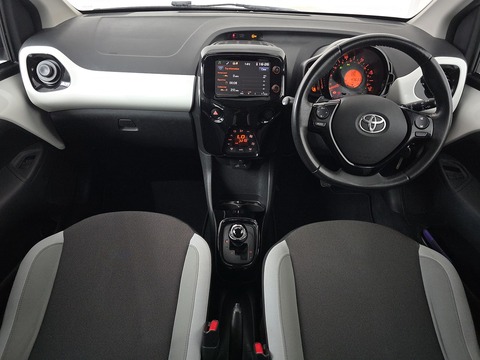 1.0 VVT-i x-style Hatchback 5dr Petrol x-shift Euro 6 (68 ps)