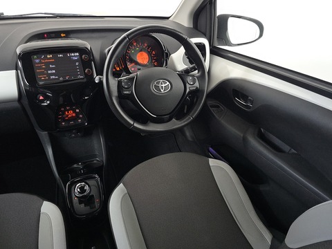 1.0 VVT-i x-style Hatchback 5dr Petrol x-shift Euro 6 (68 ps)