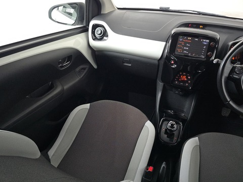 1.0 VVT-i x-style Hatchback 5dr Petrol x-shift Euro 6 (68 ps)