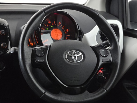 1.0 VVT-i x-style Hatchback 5dr Petrol x-shift Euro 6 (68 ps)