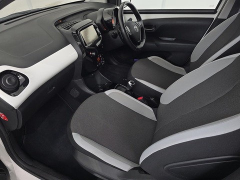 1.0 VVT-i x-style Hatchback 5dr Petrol x-shift Euro 6 (68 ps)