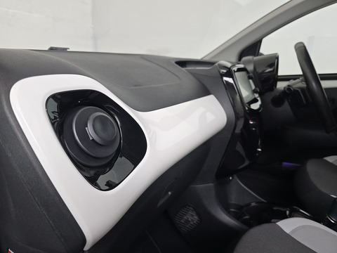 1.0 VVT-i x-style Hatchback 5dr Petrol x-shift Euro 6 (68 ps)