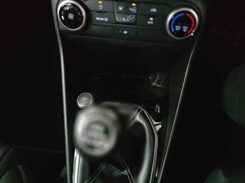 1.0T EcoBoost Zetec Hatchback 3dr Petrol Manual Euro 6 (s/s) (100 ps)