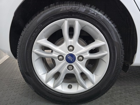 1.0T EcoBoost Zetec Hatchback 5dr Petrol Powershift Euro 5 (100 ps)