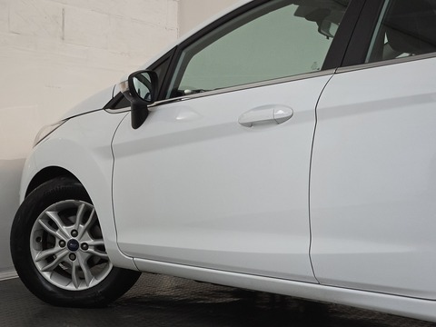 1.0T EcoBoost Zetec Hatchback 5dr Petrol Powershift Euro 5 (100 ps)