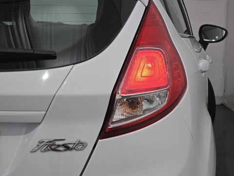 1.0T EcoBoost Zetec Hatchback 5dr Petrol Powershift Euro 5 (100 ps)