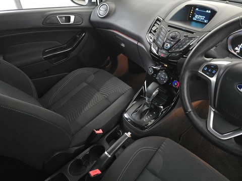 1.0T EcoBoost Zetec Hatchback 5dr Petrol Powershift Euro 5 (100 ps)