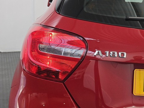 1.5 A180 CDI SE Hatchback 5dr Diesel 7G-DCT Euro 5 (s/s) (109 ps)