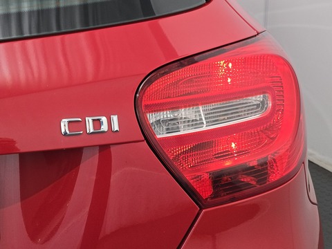 1.5 A180 CDI SE Hatchback 5dr Diesel 7G-DCT Euro 5 (s/s) (109 ps)