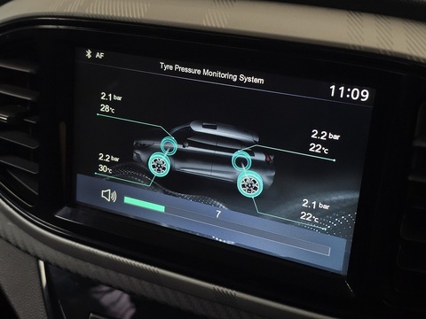 1.5 VTi-TECH Exclusive Nav Hatchback 5dr Petrol Manual Euro 6 (s/s) (106 ps)