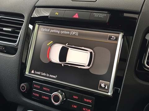 3.0 TDI V6 BlueMotion Tech R-Line SUV 5dr Diesel Tiptronic 4WD Euro 5 (s/s) (245 ps)