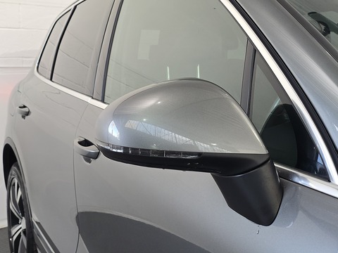 3.0 TDI V6 BlueMotion Tech R-Line SUV 5dr Diesel Tiptronic 4WD Euro 6 (s/s) (262 ps)